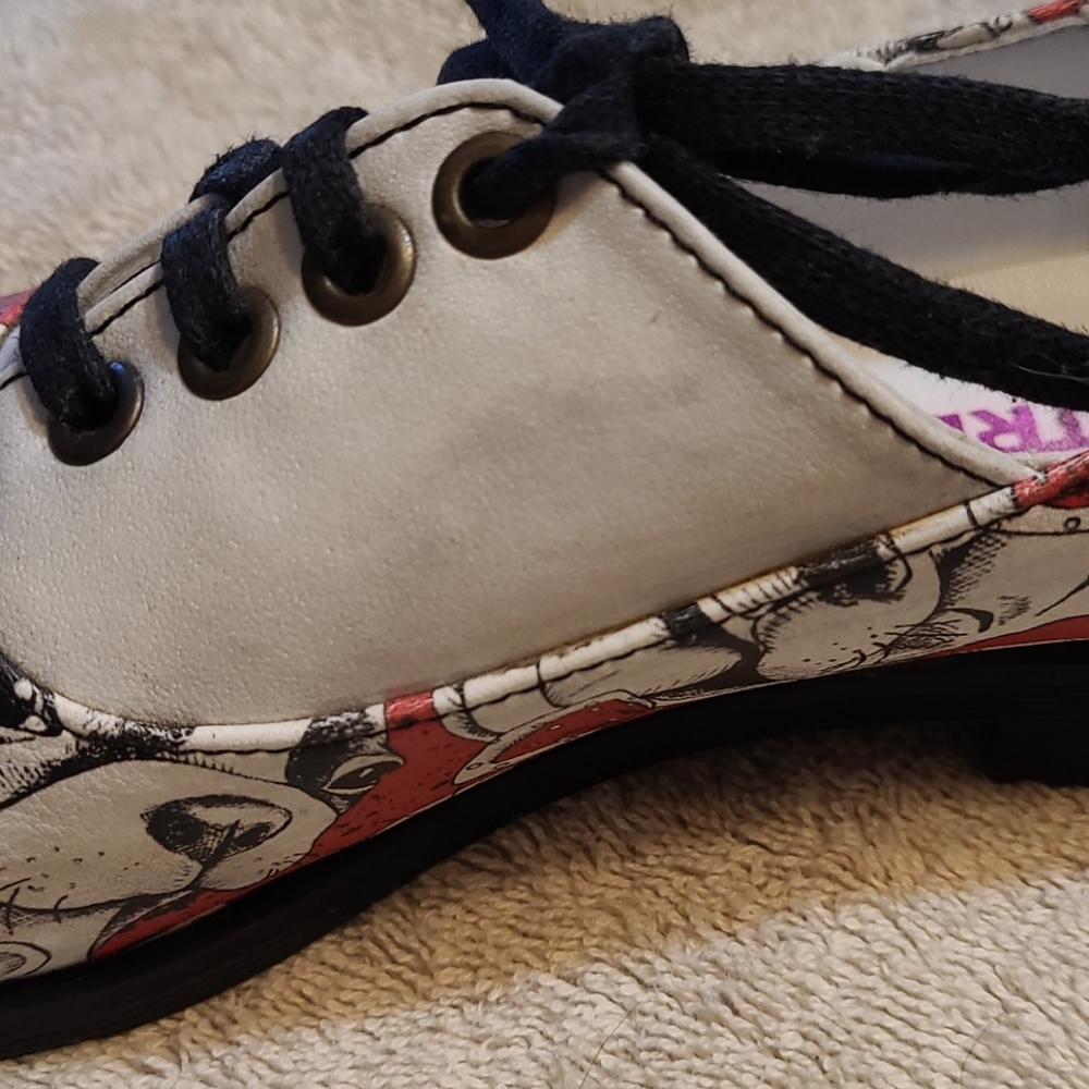 Shoes - Picture 5 of 8